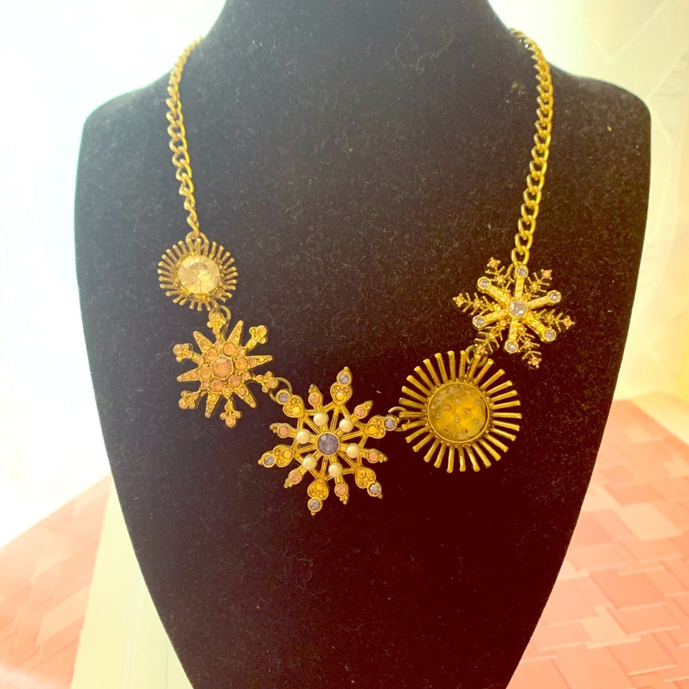 Statement necklace